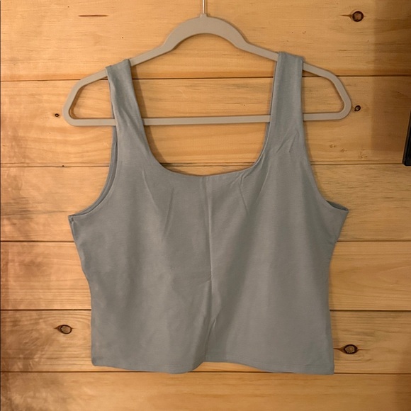 Old Navy Women's Light Green Tank Top - Picture 3 of 3